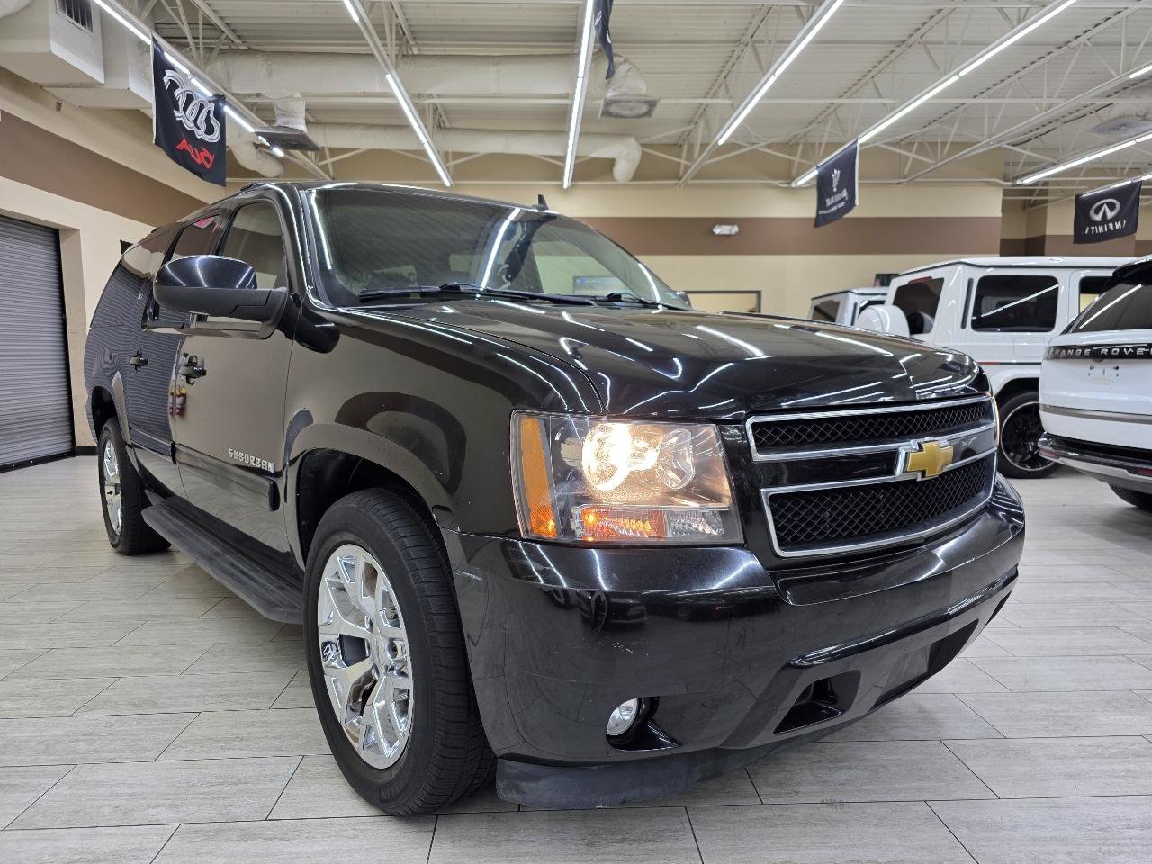 Used 2013 Chevrolet Suburban LT RWD image 4