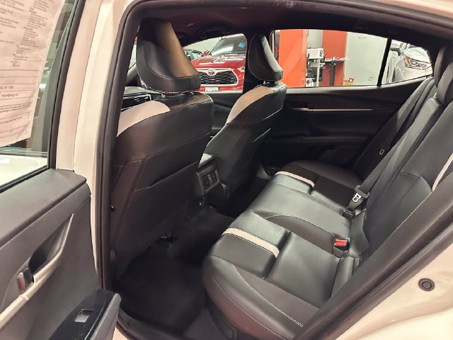 Used 2025 Toyota Camry SE FWD image 13