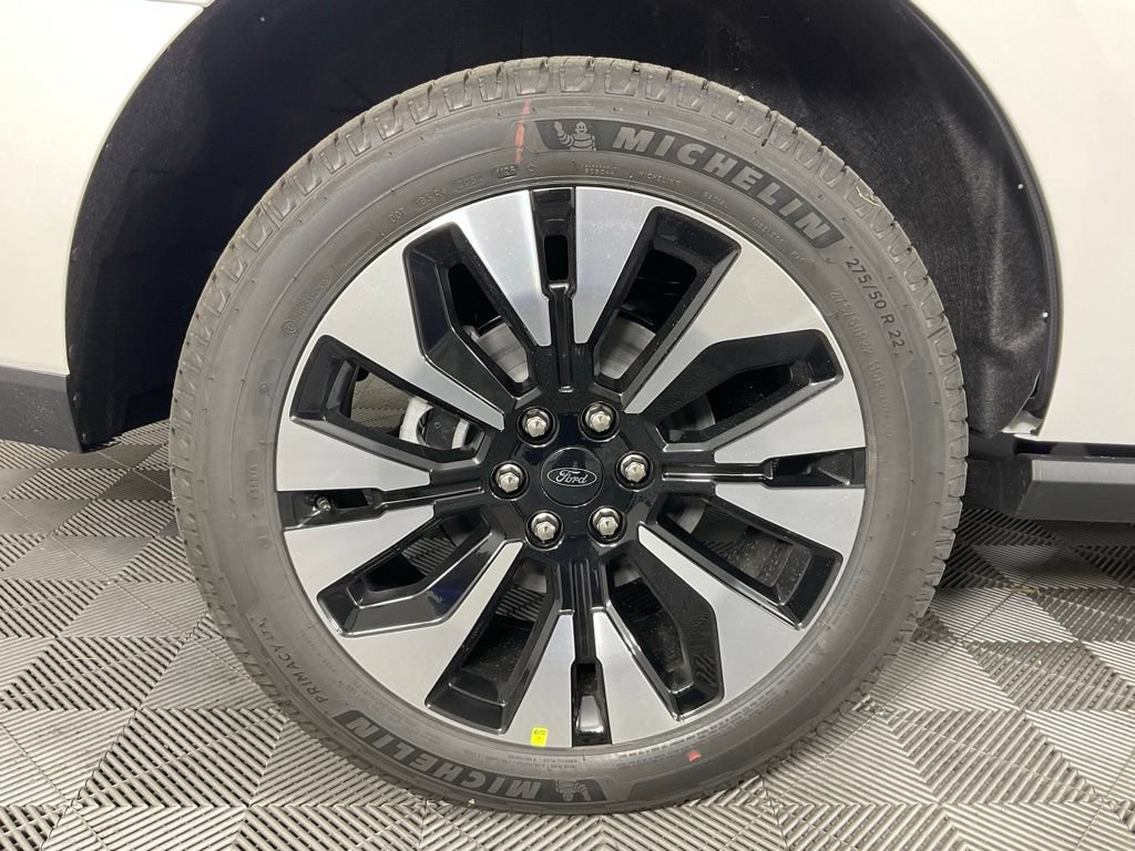 New 2026 Ford Expedition Platinum w/ Driver's Package AWD/4WD image 9