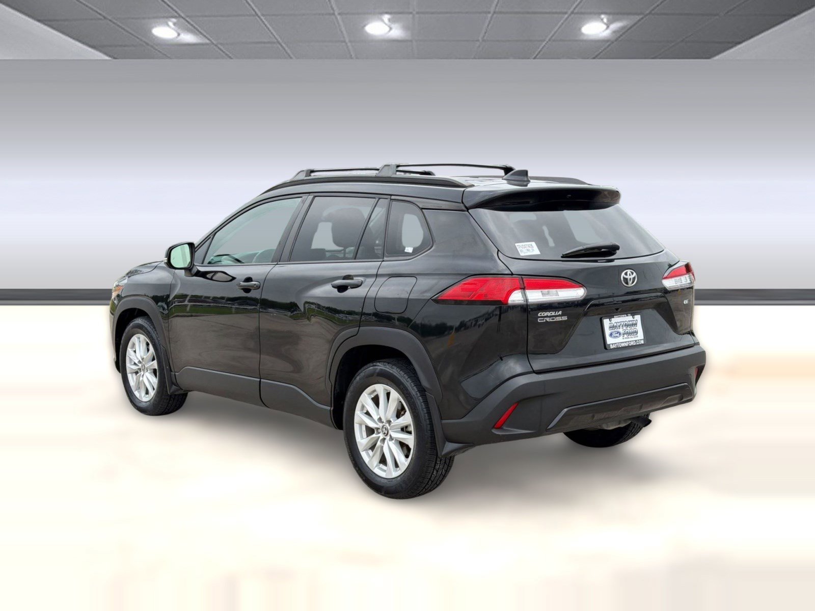 Used 2023 Toyota Corolla Cross LE FWD image 3