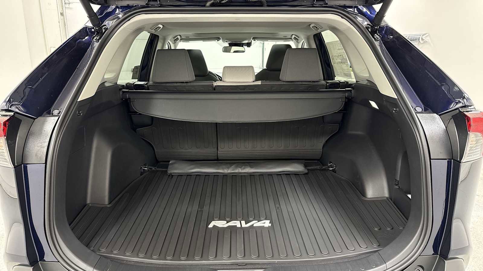 New 2025 Toyota RAV4 XLE image 28