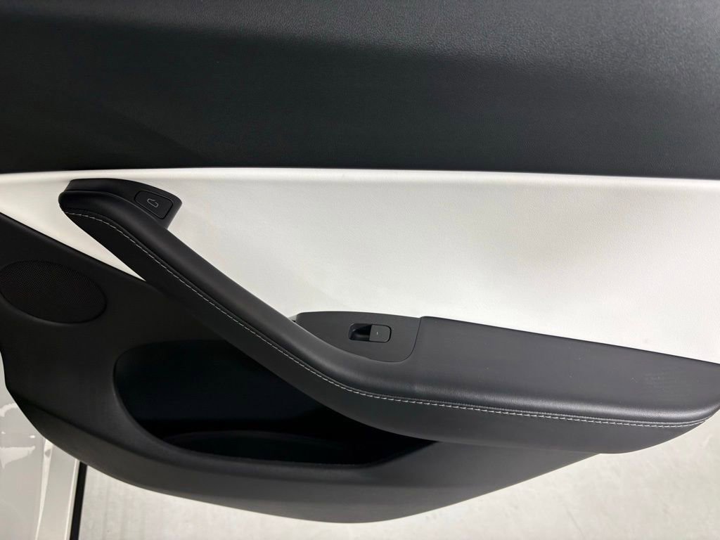 Used 2022 Tesla Model Y Long Range AWD/4WD image 13