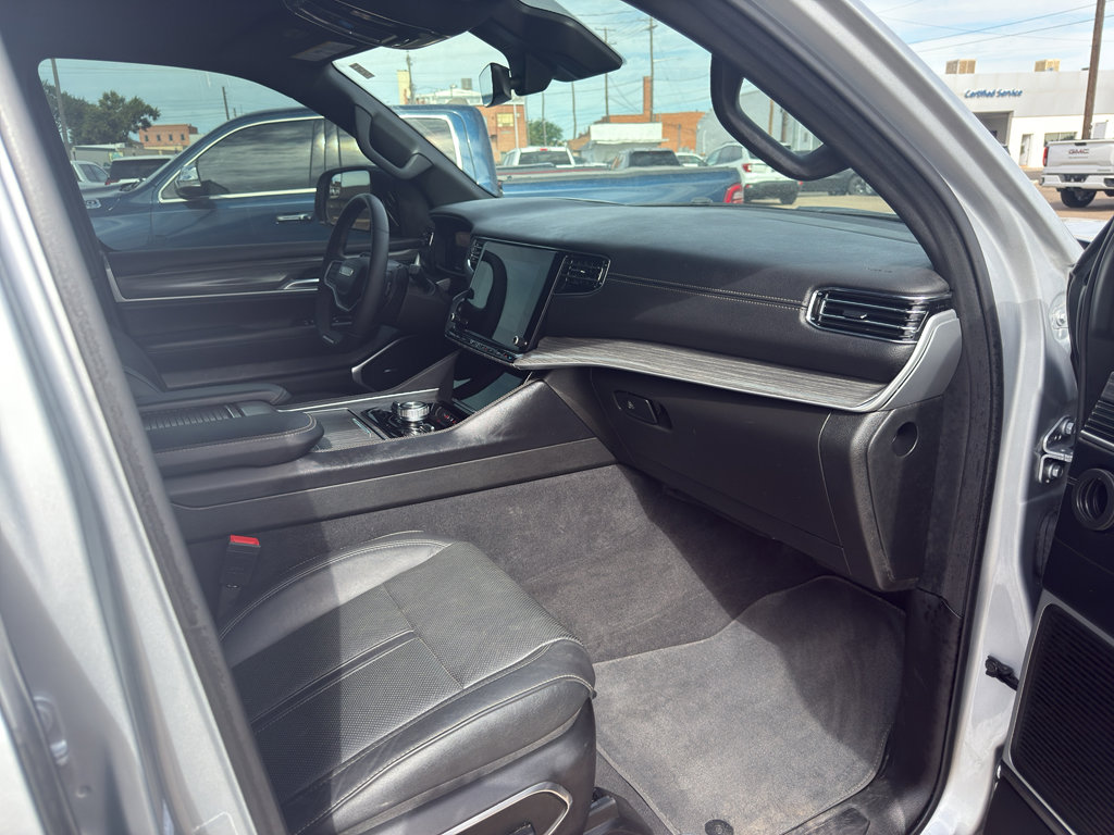 Used 2023 Jeep Wagoneer Series III w/ Preferred Equipment Group image 11