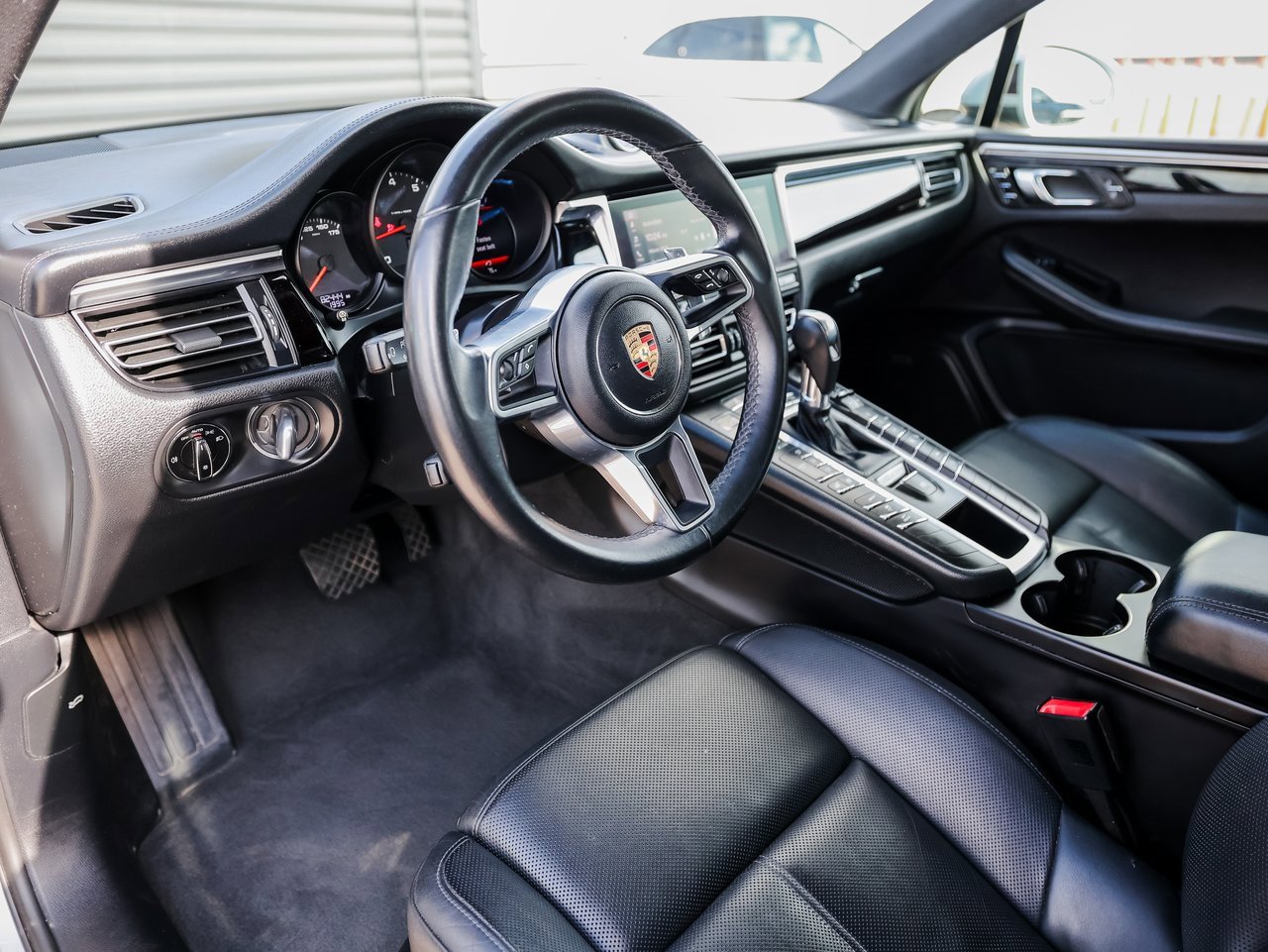 Certified 2019 Porsche Macan image 4