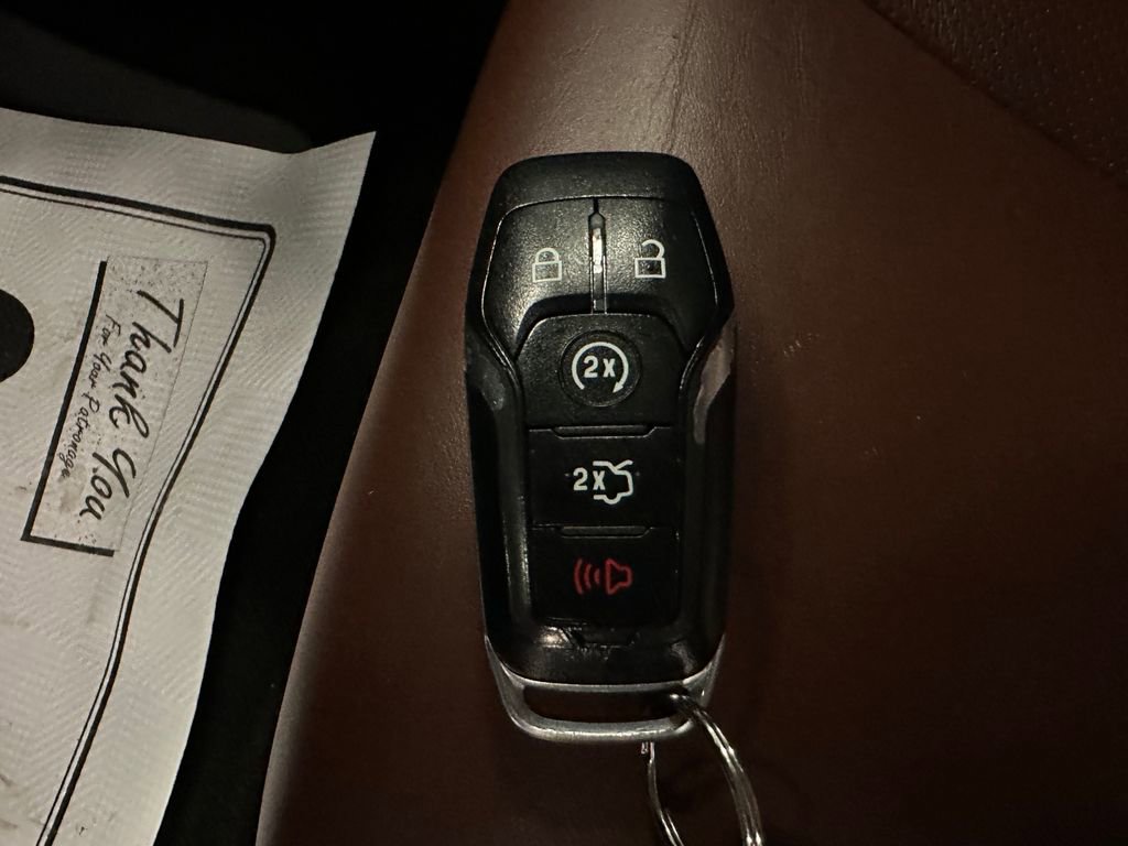 Used 2016 Ford Fusion SE w/ Equipment Group 202A FWD image 17