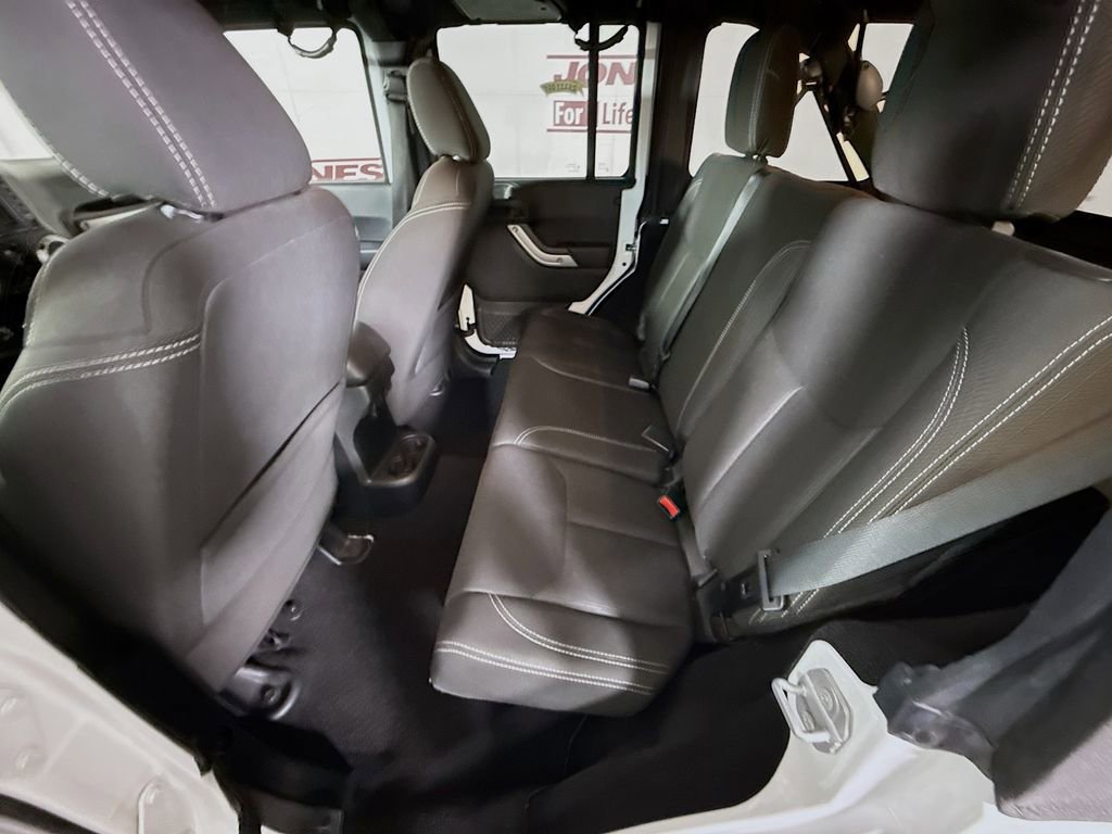 Used 2017 Jeep Wrangler Unlimited Sahara w/ Connectivity Group image 24