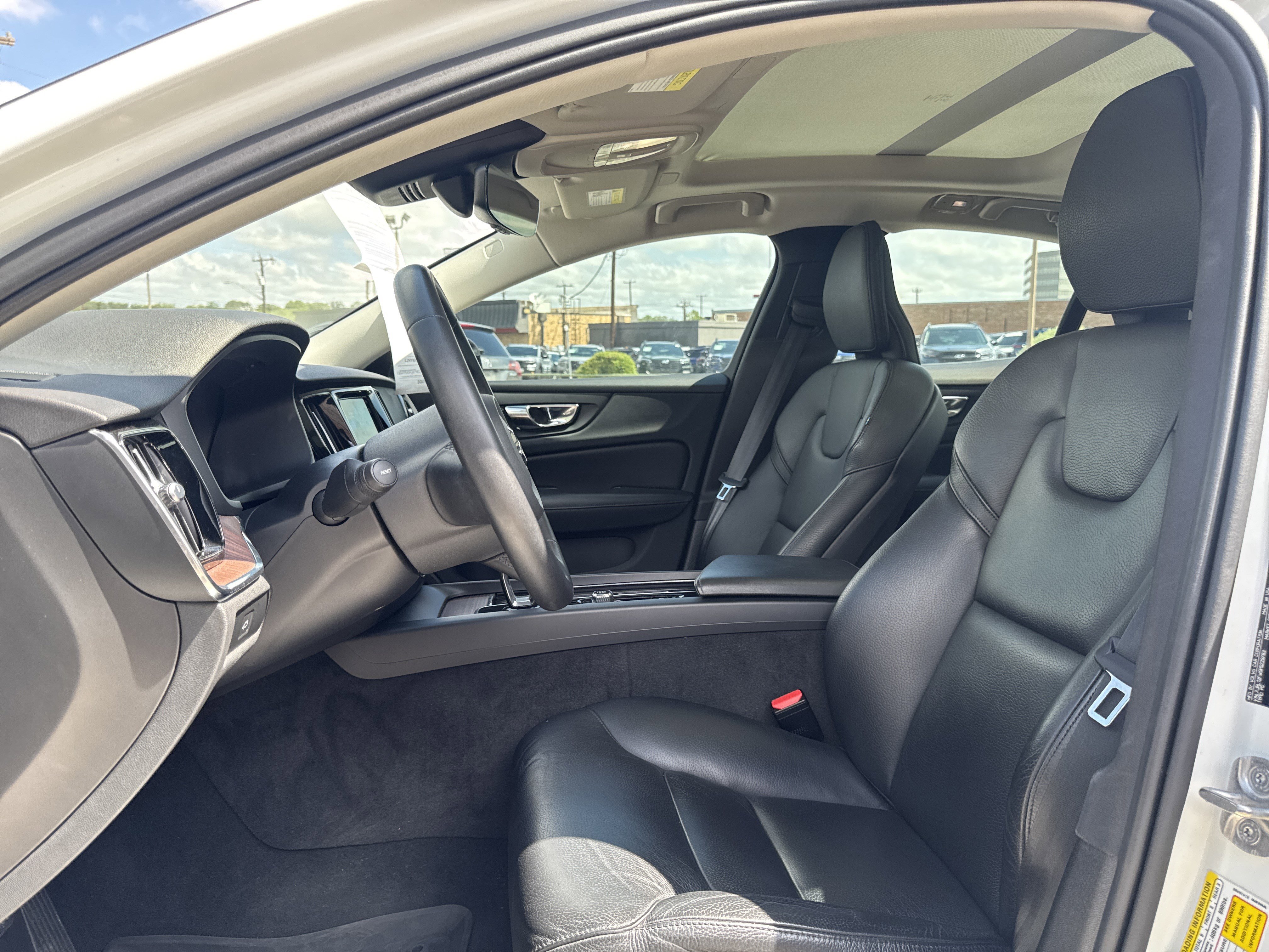 Used 2023 Volvo S60 B5 Plus w/ Climate Package FWD image 22