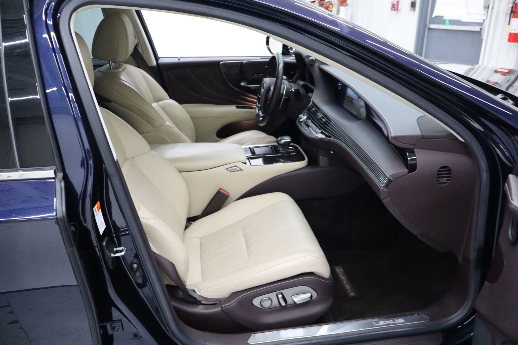 Used 2020 Lexus LS 500 w/ Interior Upgrade Package image 35