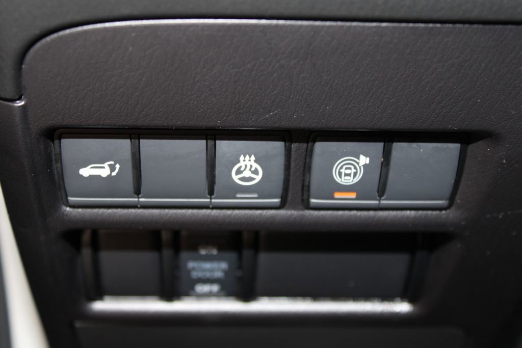 Used 2024 Nissan Armada Platinum w/ Captain's Chairs Package image 45