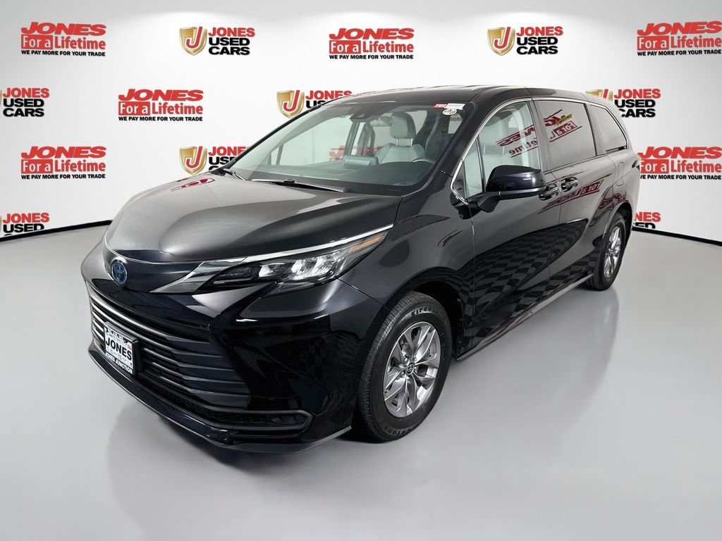 Certified 2024 Toyota Sienna LE FWD image 12