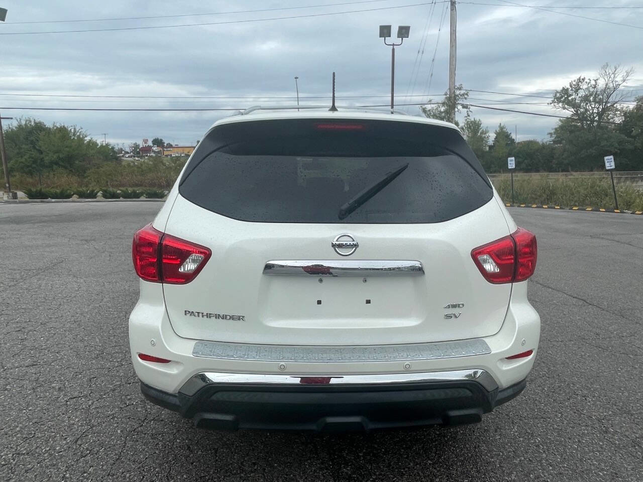 Used 2017 Nissan Pathfinder SV image 5