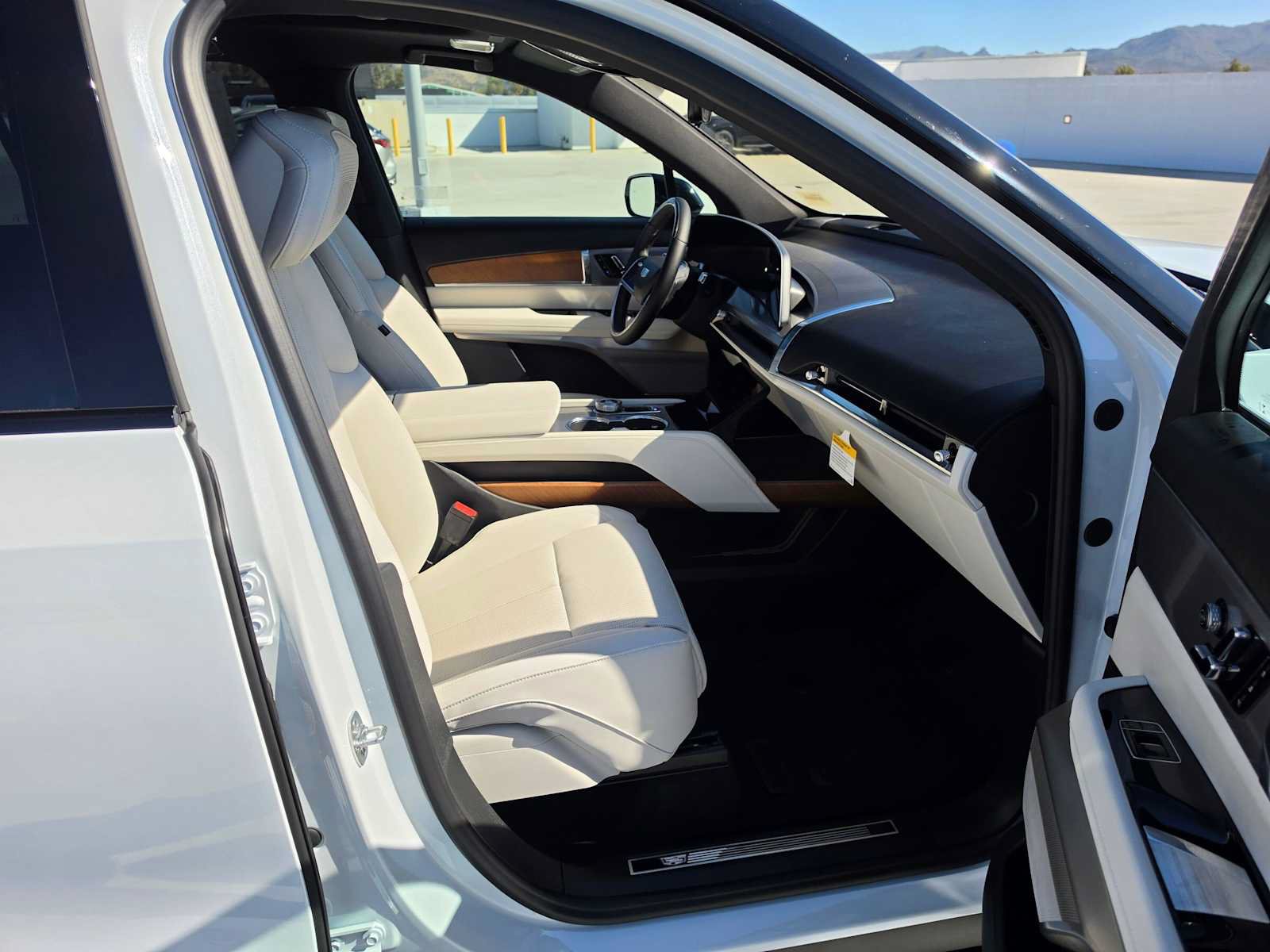 New 2027 Cadillac Vistiq Luxury AWD/4WD image 11