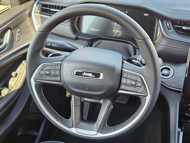 New 2025 Jeep Grand Cherokee Limited w/ Black Appearance Package RWD image 11