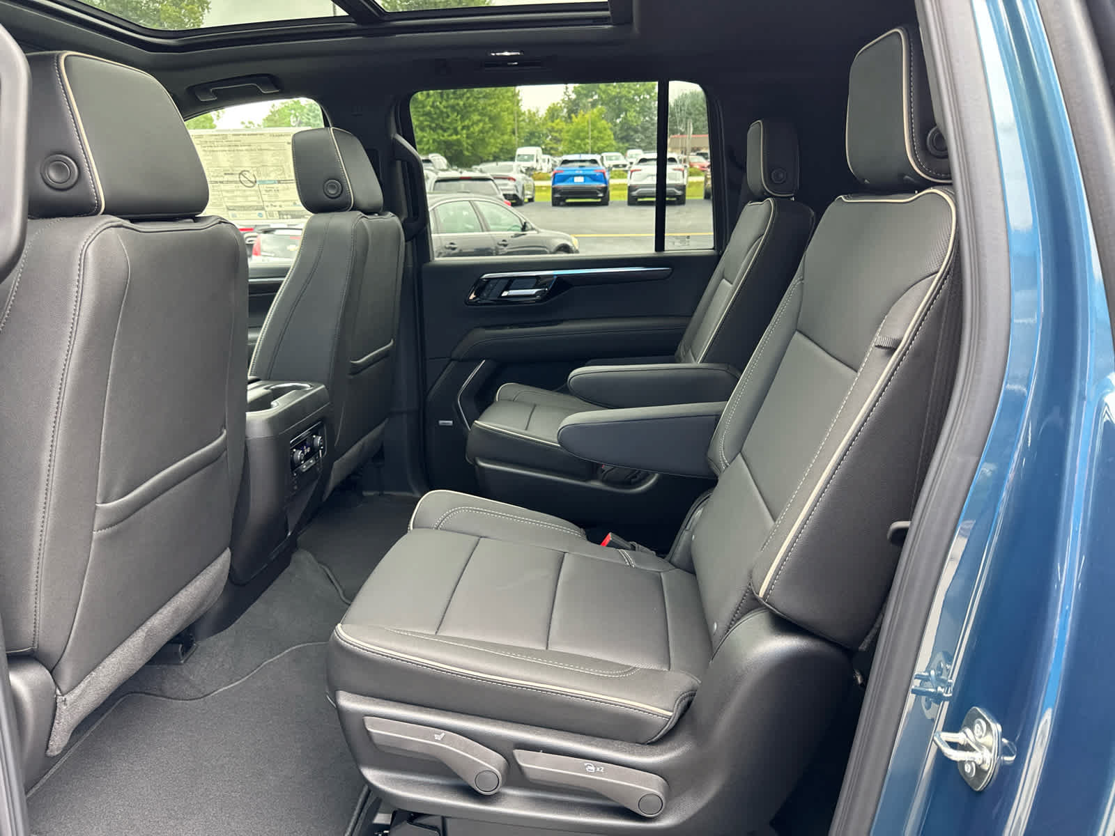 New 2026 Chevrolet Suburban Premier w/ Sun And Tow Package AWD/4WD image 20