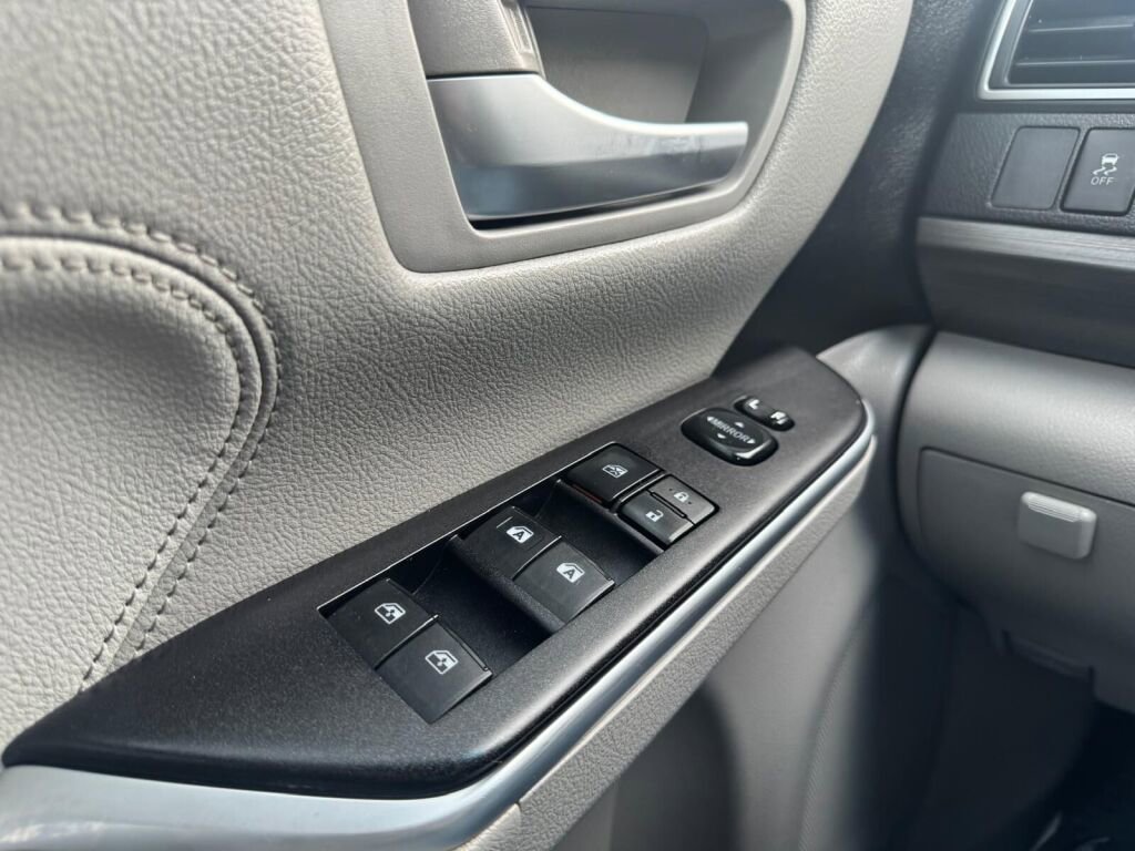 Used 2015 Toyota Camry XLE w/ Moonroof Package image 20