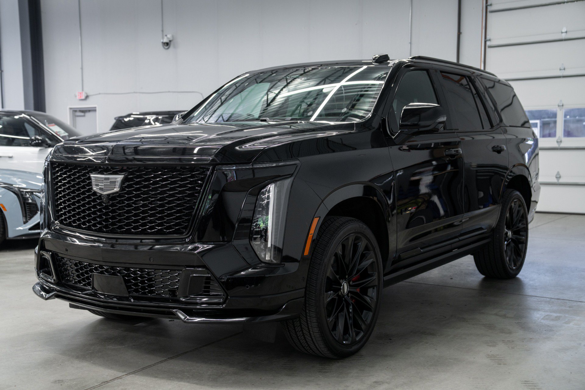 Used 2025 Cadillac Escalade V w/ LPO, ONYX Package AWD/4WD image 5