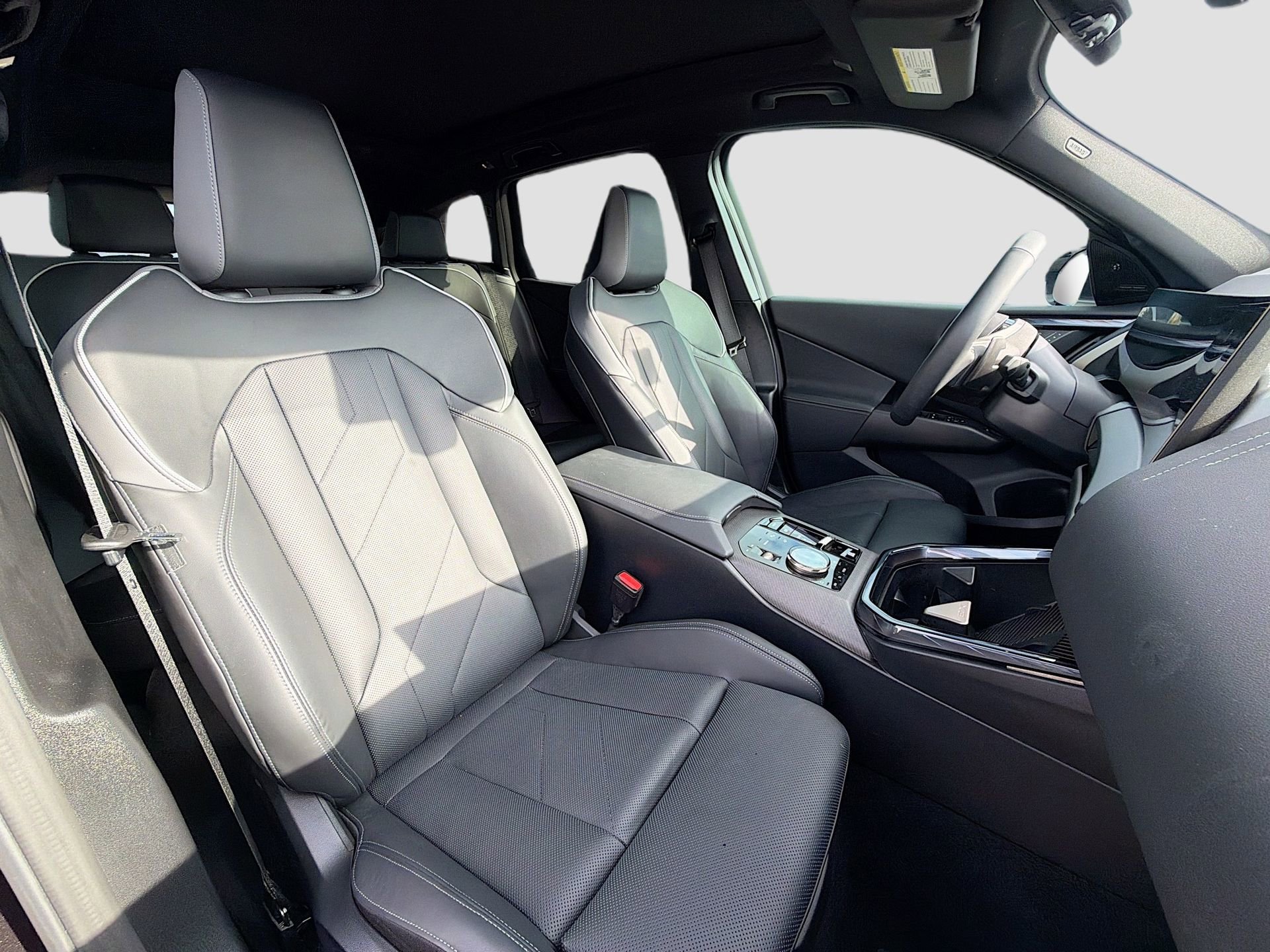 Used 2025 BMW X3 xDrive30i w/ Premium Package image 16