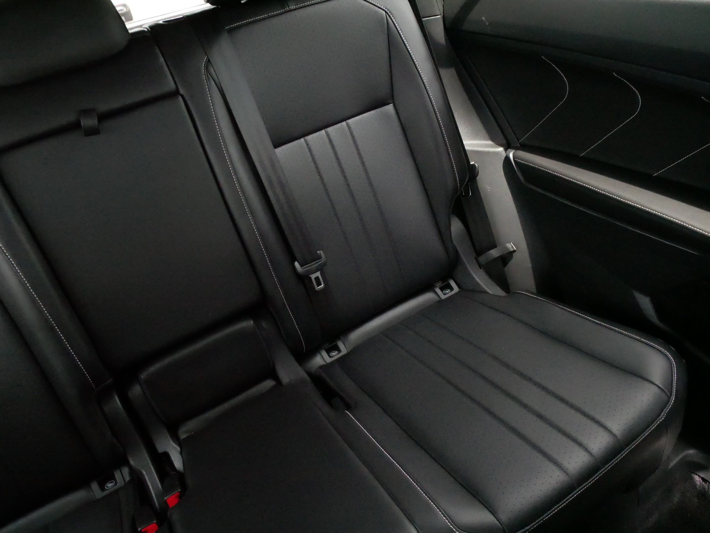 Certified 2022 Volkswagen Tiguan SE R-Line AWD/4WD image 14