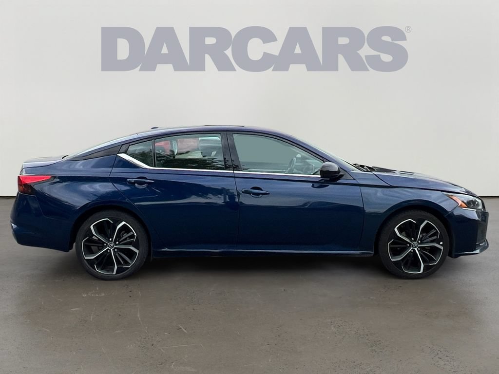 Used 2024 Nissan Altima 2.5 SR FWD image 8