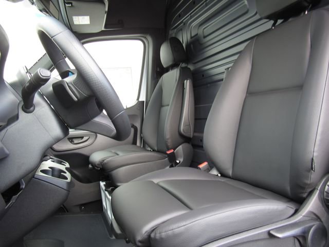Used 2025 Mercedes-Benz Sprinter 2500 image 11