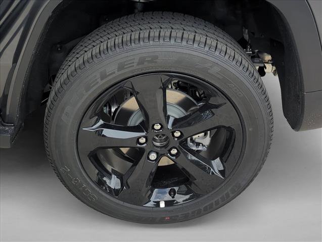 New 2025 Jeep Grand Cherokee Altitude image 10