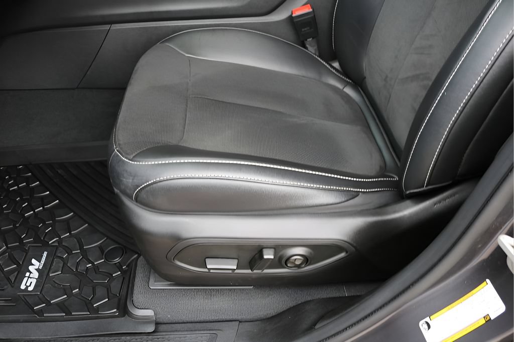 Used 2023 Jeep Grand Cherokee Altitude AWD/4WD image 13