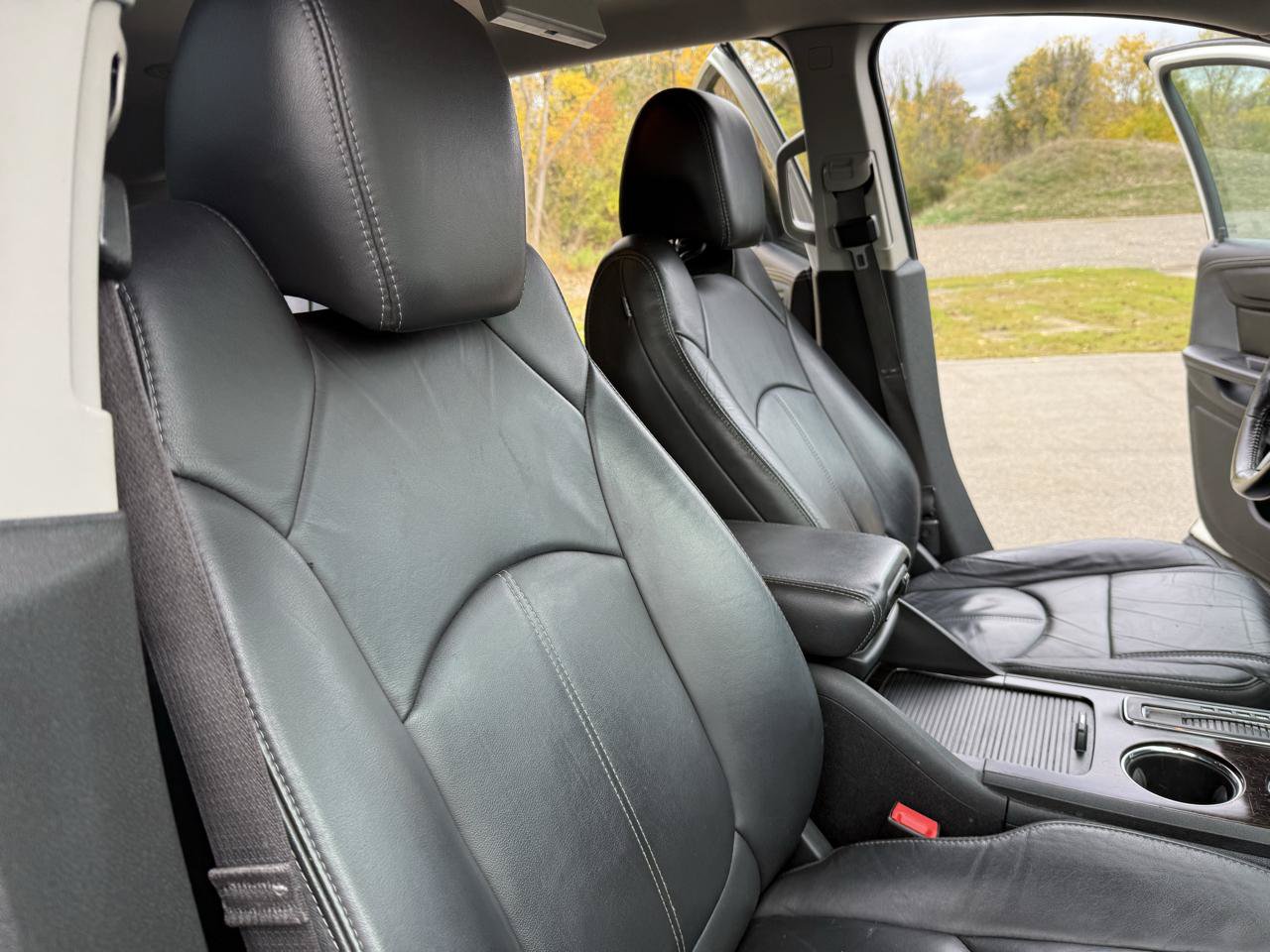 Used 2015 Chevrolet Traverse LT FWD image 33