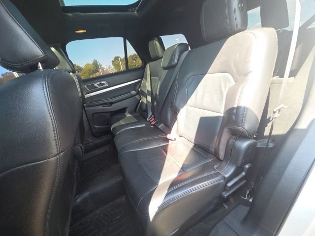 Used 2018 Ford Explorer XLT w/ Equipment Group 202A AWD/4WD image 18