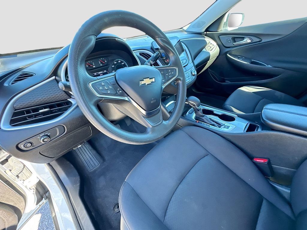 Used 2024 Chevrolet Malibu LT image 9