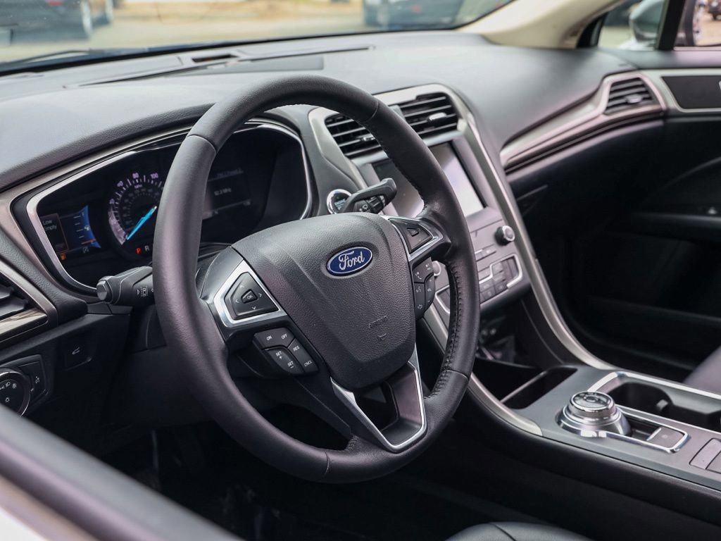 Used 2020 Ford Fusion SEL FWD image 14