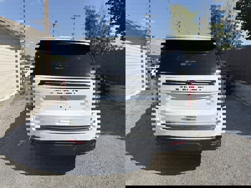 Used 2023 Chevrolet Suburban Z71 image 9