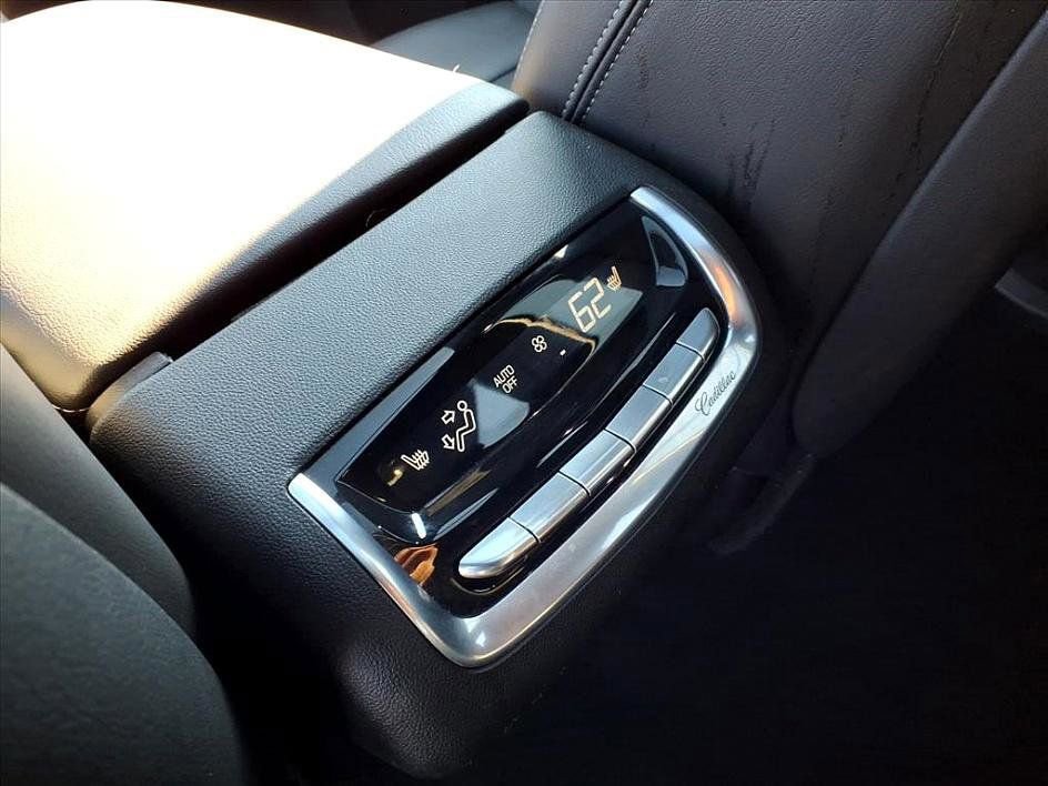 Used 2025 Cadillac XT6 Premium Luxury image 23