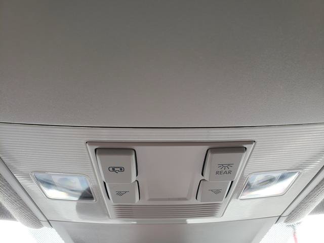 Used 2024 Volkswagen Tiguan SE AWD/4WD image 32