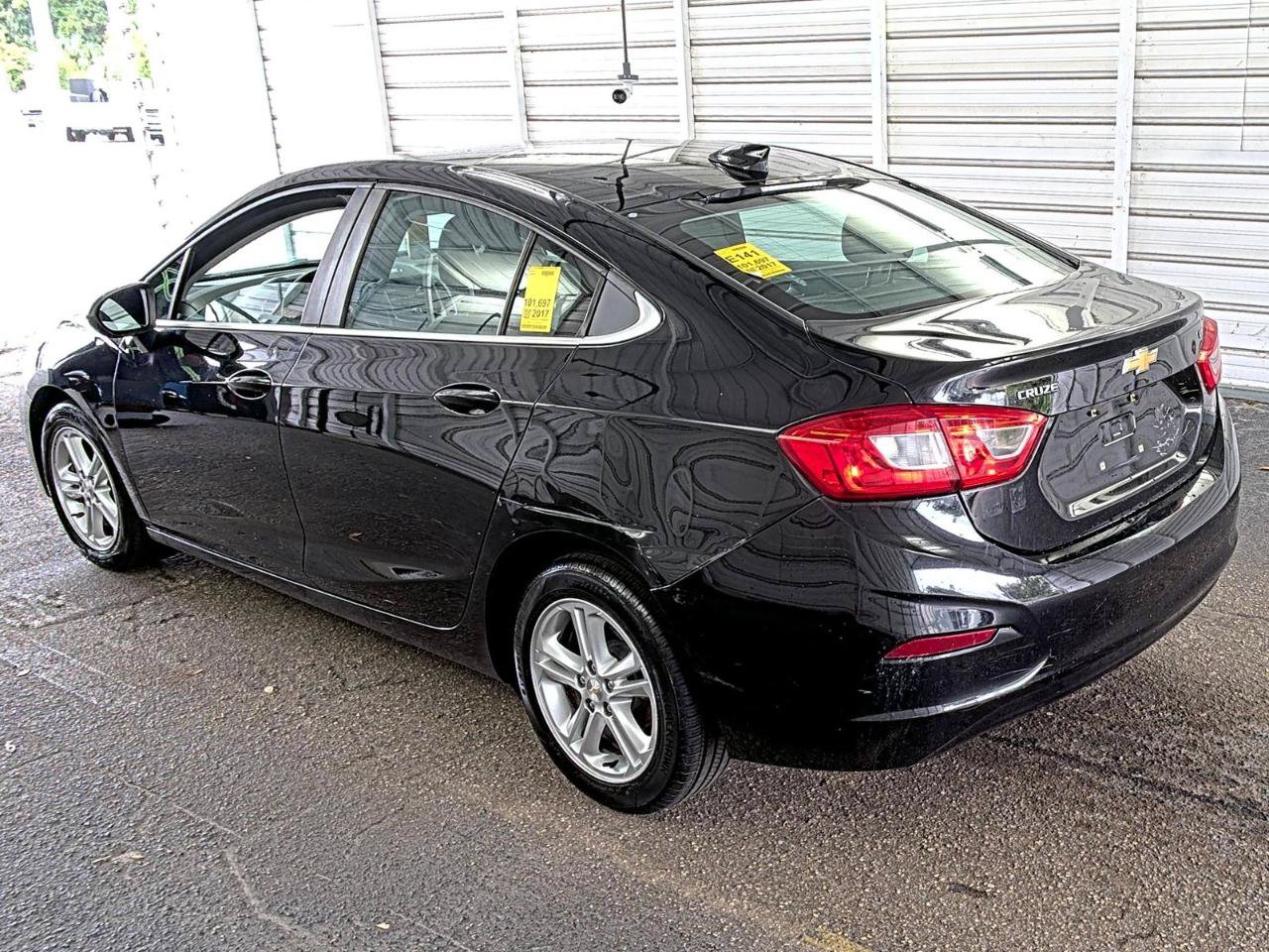 Used 2017 Chevrolet Cruze LT FWD image 5
