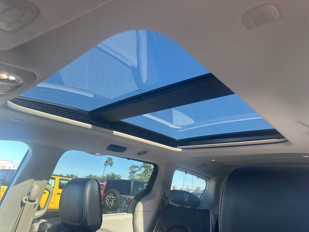 Used 2024 Chrysler Pacifica Limited image 17