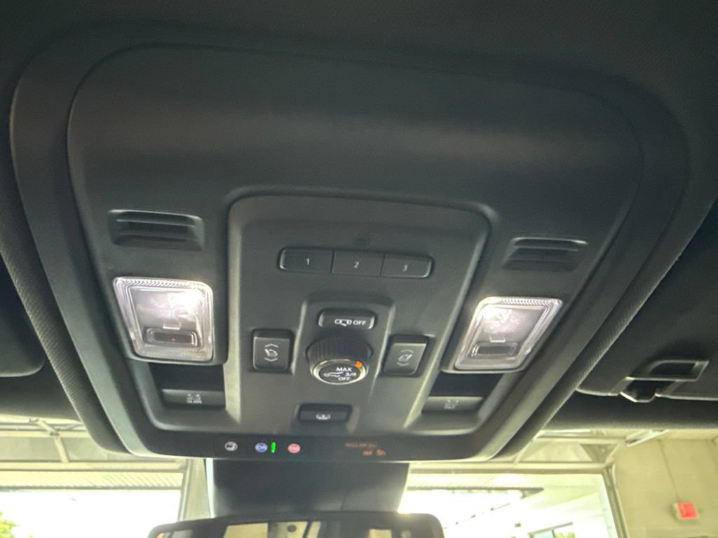 Used 2023 Chevrolet Suburban Z71 w/ Luxury Package AWD/4WD image 38