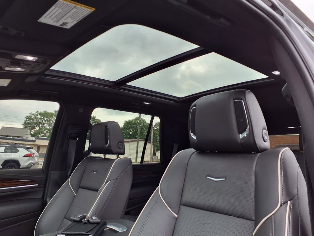 Used 2023 Cadillac Escalade Premium Luxury w/ Performance Package image 20