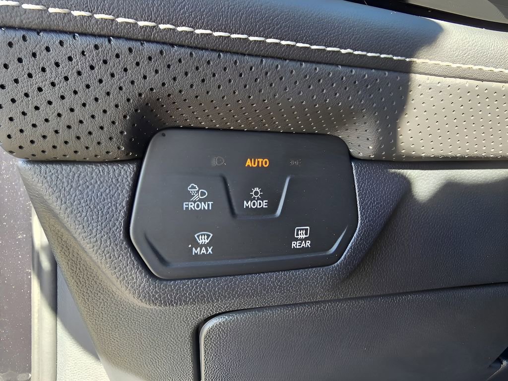 Used 2025 Volkswagen Atlas SE image 18