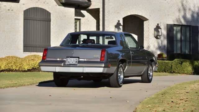 Used 1987 Oldsmobile Cutlass Supreme Salon image 3