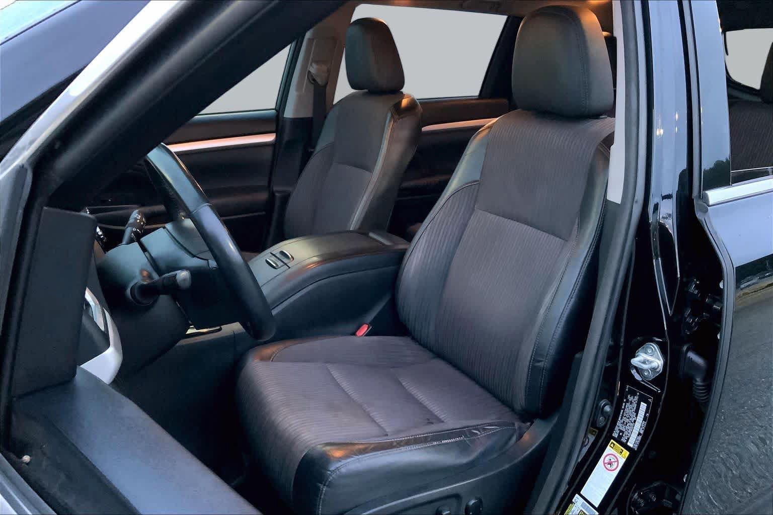 Used 2014 Toyota Highlander Plus FWD image 8