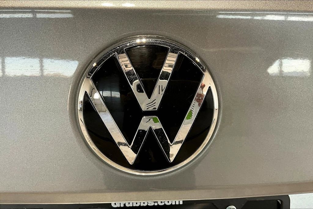 Used 2024 Volkswagen Taos SE image 40