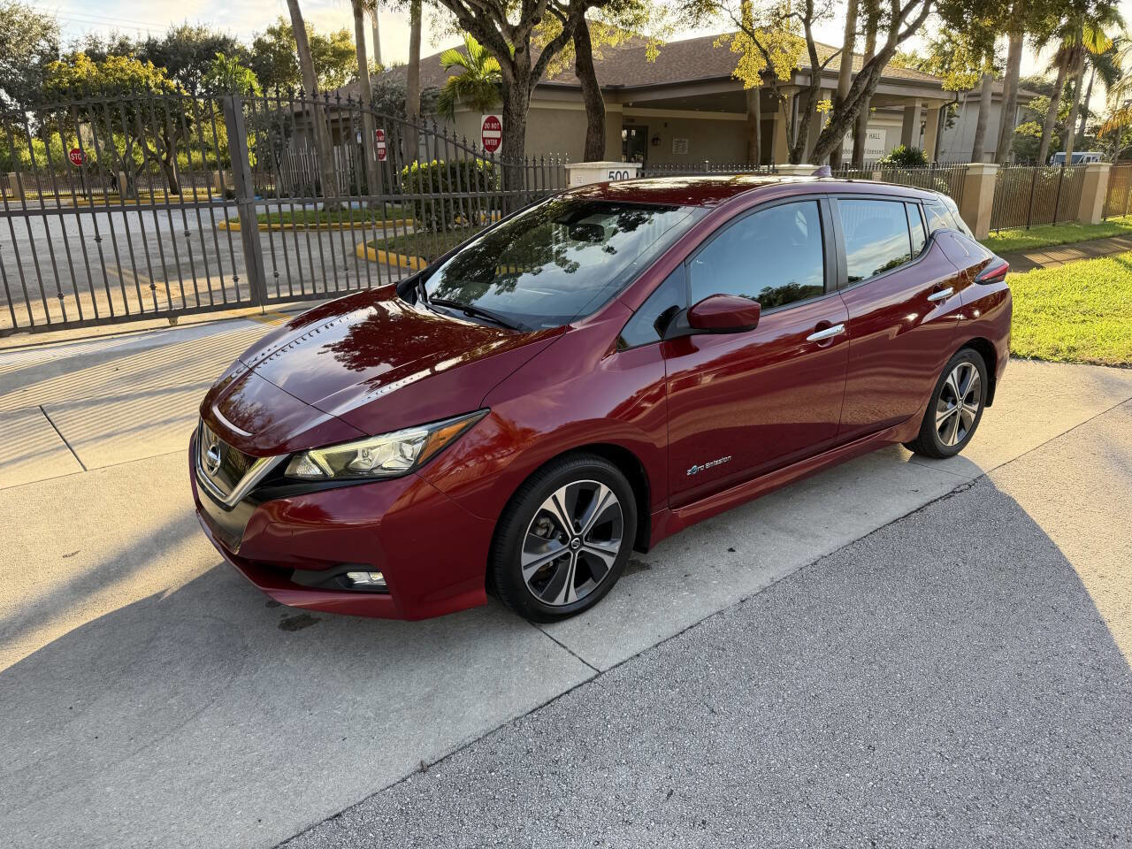 Used 2018 Nissan Leaf SV w/ SV Technology Package image 5