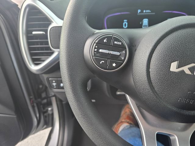 Used 2025 Kia Soul LX FWD image 14