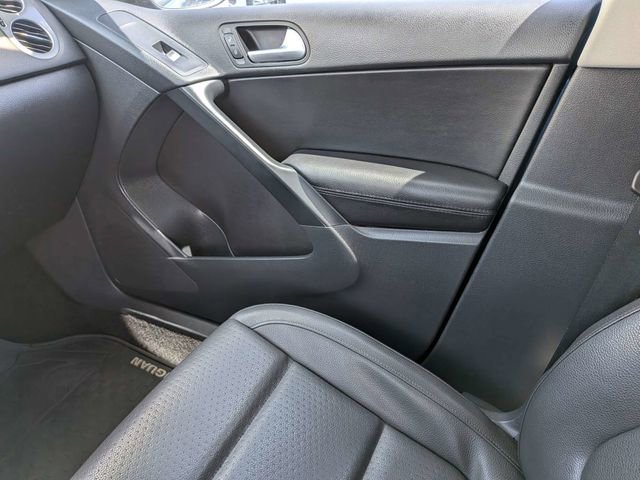 Used 2017 Volkswagen Tiguan S FWD image 17