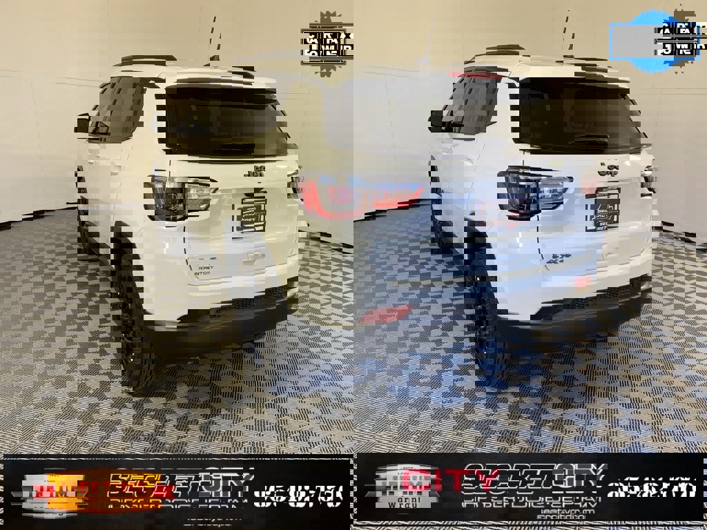 Used 2025 Jeep Compass Latitude w/ Altitude Special Edition image 5