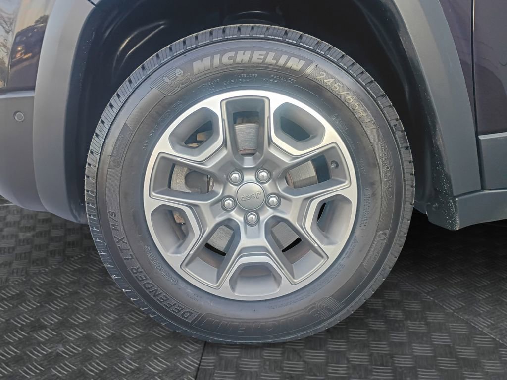 Used 2021 Jeep Cherokee Trailhawk w/ Technology Group image 23