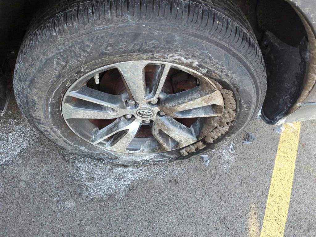 Used 2018 Toyota RAV4 XLE w/ Plus Extra Value Package image 5