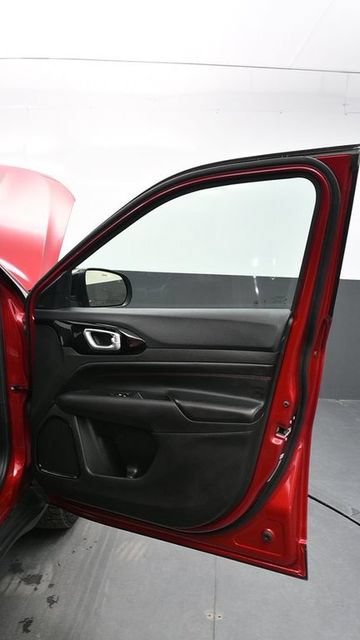Used 2025 Jeep Compass Trailhawk AWD/4WD image 10