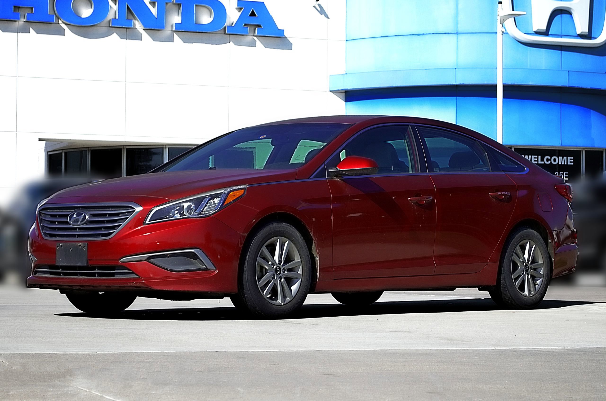 Used 2016 Hyundai Sonata SE FWD image 1