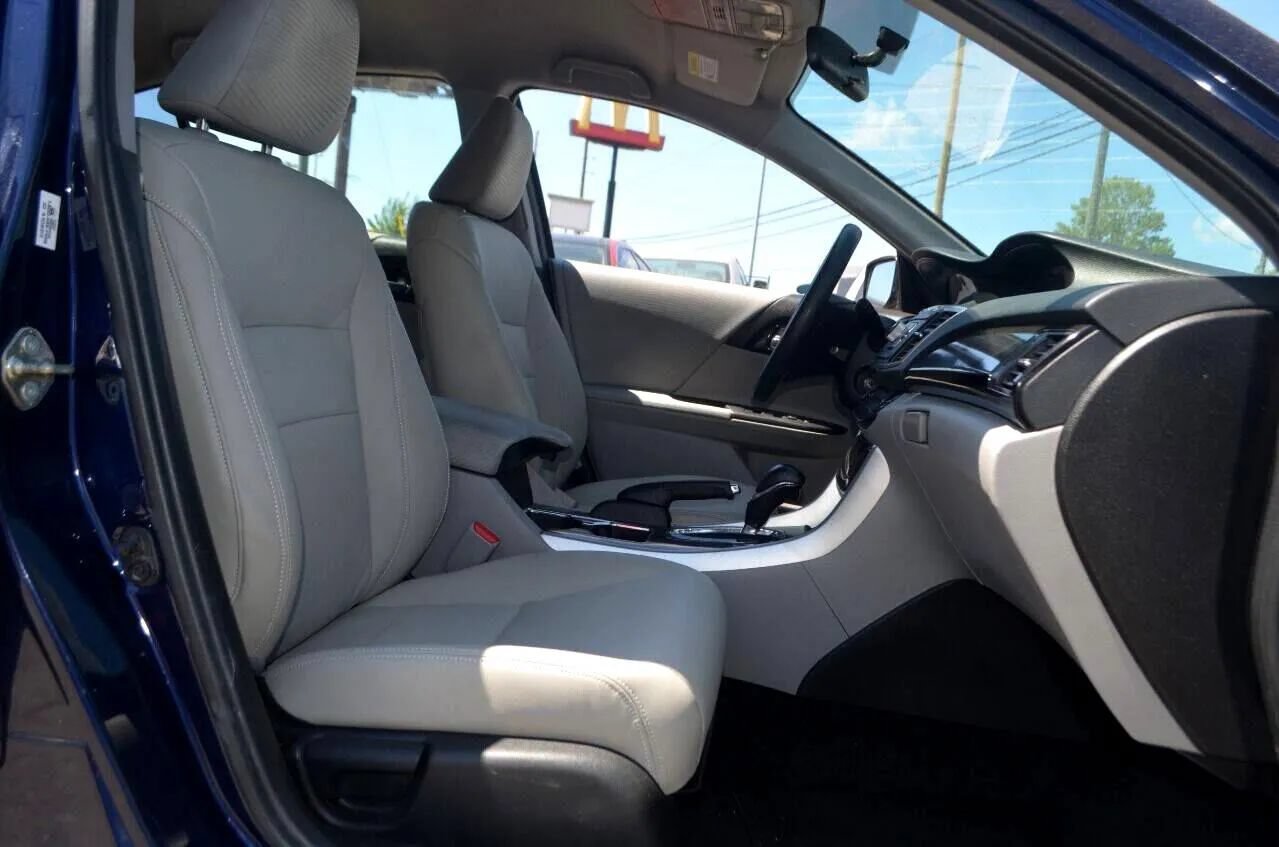 Used 2017 Honda Accord LX image 20